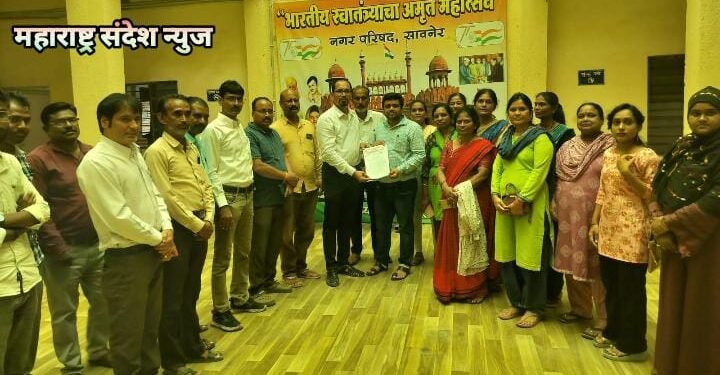 सावनेर येथे आम आदमी पार्टी पक्षाच्या वतीने शहरातील रस्त्यांसाठी महिलांचा हल्लाबोल मोर्चा.