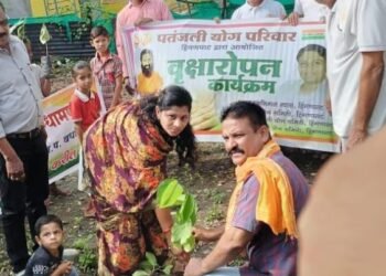 पंताजली योग समिती व जि.प. प्राथमिक शाळांचे वतीने वृक्ष दिंडी व वृक्षारोपण कार्यक्रम संपन्न.