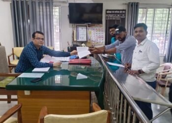 राष्ट्रीय महामार्ग क्रमांक 44 वरील खड्डे तात्काळ दुरुस्ती करण्याबाबत विदर्भ विकास आघाडीच्या वतीने तहसीलदारांना निवेदन.