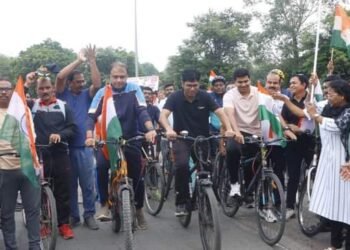 वर्धा हर घर तिरंगा सायकल रॅलीचा शुभारंभ नागरिकांचा उत्स्फुर्त प्रतिसाद.