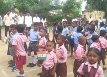 हिंगणघाट तालुक्यातील वाघोली येथे स्वातंत्र्य दिनानिमित्त विद्यार्थ्यांना शालेय साहित्याचे वाटप.