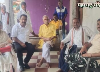 बलराम सोमनानी यांनी जेष्ठ नागरिक रामभाऊ हस्तक महाराजांशी भेट घेऊन केली तब्येतीची विचारपूस.