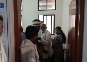 परतूर येथील ग्रामीण रूग्णालय डॉक्टरांचा मनमानी कारभार, डॉक्टर रूग्णांना तपासणी नकरताच गेले उठून.