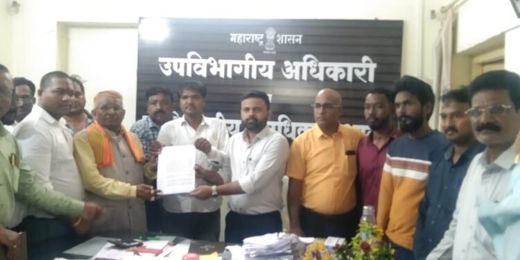 आर्वीत रस्त्यावर मैत्रिणी सोबत जात असलेल्या मुलीचा विनयभंग, आक्रोश मोर्चा काढून नागरिकांनी केला निषेध.