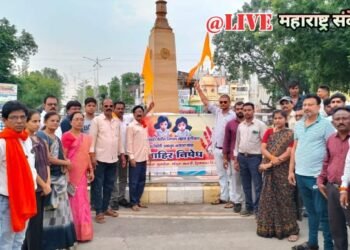 बदलापूर येथे शाळेत दोन मुलीवर अत्याचार प्रकरणी हिंगणघाट येथे शिवसेना पक्षाच्या वतीने निषेध करून आंदोलन.