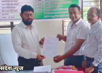 सिरोंचा शहरातील मुख्य रस्त्यामधे दुभाजक लावा; सामाजिक कार्यकर्ते श्रीकांत सुरमवार यांची निवेदनातुन मागणी.