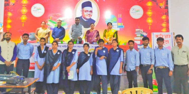 करिअर कट्टा या राज्यस्तरीय उपक्रमाच्या अंतर्गत भालेराव महाविद्यालय सावनेर येथे विद्यार्थी संवाद संपन्न.