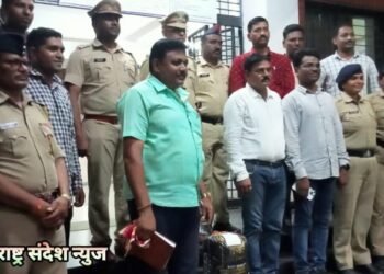 बल्लारपूर शहरात शहरात खुलेआम गांजा विक्री, पोलिसांनी एका महिलेला ठोकल्या बेड्या.