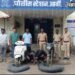 दारूची अवैध तस्करीवर आर्वी पोलिसांनी कारवाई, आरोपीच्या ताब्यातून दोन दुचाकी गावठी मोहा दारूसह लाखोंचा मुद्देमाल जप्त.