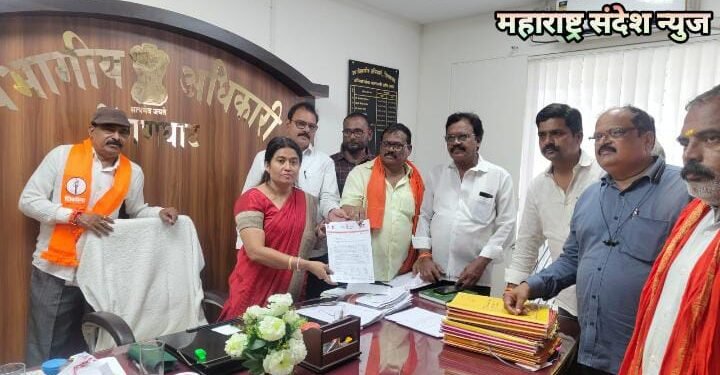 चक्क निराधार योजना, श्रावणबाळ योजनेच्या प्रमाणपत्रावर आमदार समीर कुणावर यांच्या फोटो छापल्याने शिवसेना आक्रमक.