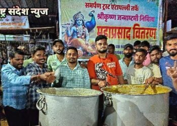 समर्पण ट्रस्ट एटापल्ली तर्फे श्रीकृष्ण जन्माष्टमी निमित्त महाप्रसादाचे वितरण.