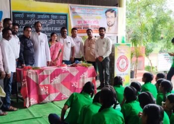 आदर्श हायस्कूल राजुरा येथे शालेय विद्यार्थ्यांची रक्तगट व सिकल सेल तपासणी शिबिर संपन्न.