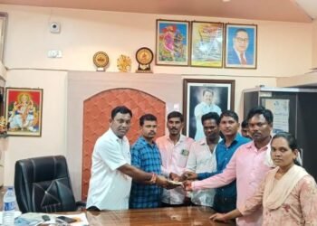 माजी जि.प.अध्यक्ष अजय कंकडालवार यांच्या कडून आत्राम परिवाराच्या तेरवी कार्यक्रमाला आर्थिक मदत.