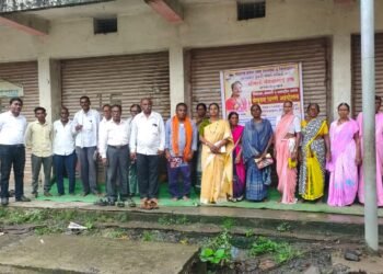 ज्येष्ठ नागरीक व निराधारांचे अत्याचार मुक्ती संघर्ष समितीच्या वतीने हिंगणघाट येथे बेमुदत धरणे आंदोलन.