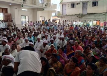 धाबा येथून ॲड. वामनराव चटप यांच्या प्रचाराचा शंखनाद, धाबा येथे हजारो भूमिपुत्र एकवटले.