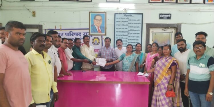 नगर परिषदेचे प्रस्तावित नविन कर रद्द करा: राजुरा काँग्रेसची न. प. च्या वतीने निवेदनाद्वारे मुख्यमंत्र्यांकडे मागणी.