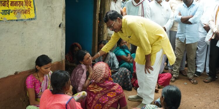 आमदार सुभाष धोटेंनी केले जिवती च्या त्या मृतकांच्या कुटुंबीयांचे सांत्वन.