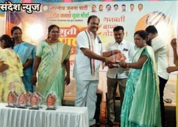 हिंगणघाट भाजपाच्या घरगुती गणेशोत्सव सजावट स्पर्धेतील स्पर्धकांचे आमदार समीर कुणावार यांचे हस्ते सन्मान.