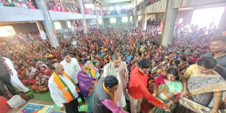 नारी शक्तीच्या सन्मानार्थ महिला मेळावा आयोजित  *_मा.खा.अशोकजी नेते यांचे मेळाव्याला प्रतिपादन