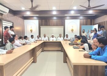 काँग्रेस ची 19 सप्टेंबर पासून जिल्ह्यात परिवर्तन यात्रा: शासकीय विश्रामगृहात खासदार डॉ. नामदेव किरसान यांचे प्रमुख उपस्थितीत पार पडलेल्या बैठकीत निर्णय. यात्रेच्या माध्यमातून राज्यातील महाभ्रस्ट महायुती