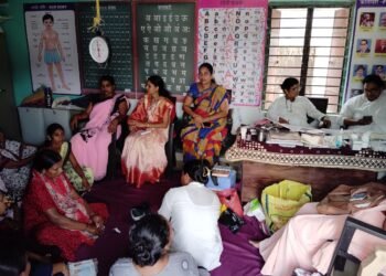 सामाजिक कार्यकर्त्यां संगीता ठलाल यांनी अंगणवाडी  कर्मचाऱ्यांची  भेट घेतली*