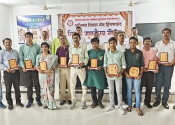 शिक्षक केवळ व्यक्ती नसून संस्काराचे एक विदयापीठ: अजय चव्हाण, अभिनव विचार मंचा तर्फे पुरस्कार प्राप्त 12 शिक्षकांचा सत्कार