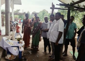 काँग्रेस अहेरी विधानसभा क्षेत्राचे समन्वयक अजयभाऊ कंकडालवार यांनी तेरवी कार्यक्रमाला उपस्थित