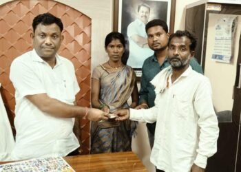 त्या*त्या अपघातग्रस्ताला काँग्रेस नेते कंकडालवारांनी केली औषध उपचारासाठी आर्थिक मदत.