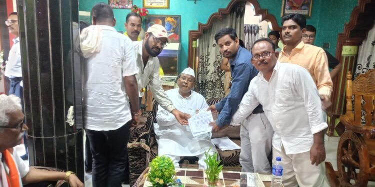 गडचिरोली युवा ग्रामिण पत्रकार संघटने तर्फे खासदार नामदेवराव किरसान यांना निवेदन