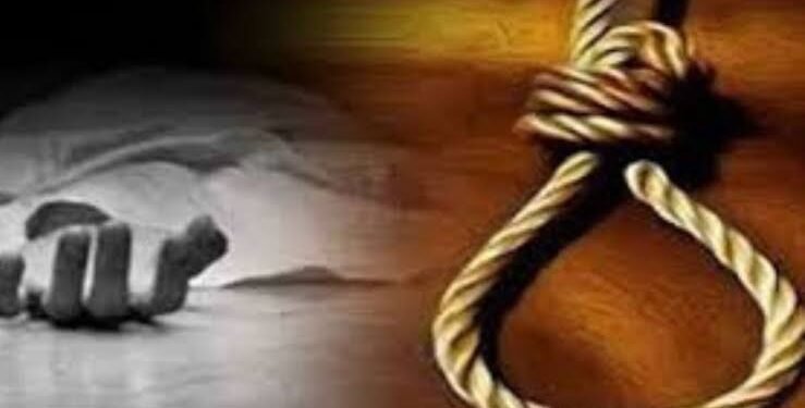 बल्लारपूर पेपर मिल कामगाराची क्वार्टरमध्ये गळफास घेऊन आत्महत्या.