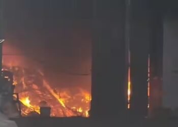 चेंबूर: येथे इमारतीला लागलेल्या भीषण आगीत 7 जणांचा होरपळून मृत्यू, दोन बालकाच्या ही समावेश.