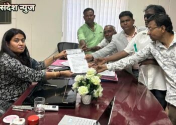 अंपग बांधवाच्या विविध मागण्यासाठी डॉ. उमेश वावरे यांनी सुरू केलेल्या आंदोलनाला यश, अखेर प्रशासनाने दिले आश्वासन.