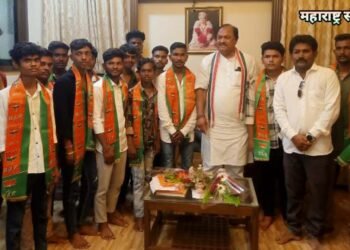 हिंगणघाट राष्ट्रवादी काँग्रेस आदिवासी आघाडीचे विवेक मडावी यांच्या सह असंख्य युवकांनी केला भाजपात प्रवेश.