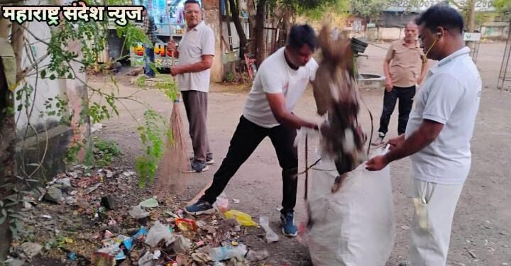 पतांजलिच्या वतीने हिंगणघाट बसस्थानक परिसरात राबविले स्वच्छता अभियान.