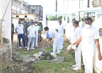 अहेरी सी. आर. एफ ९ बटालियन कडून  आलापल्ली येथे ग्राम स्वच्छता अभियान