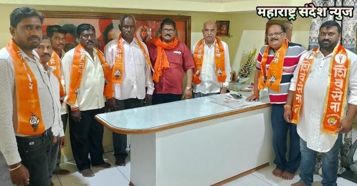 गिरड येथे जेष्ठ शिवसैनिक सीताराम भुते यांचा कार्यकर्ता भेट दौरा, न्यू बाल गणेश मंडळाच्या वतीने भुते यांचा सत्कार.