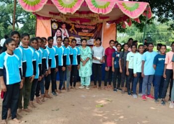 सिरोंचा येथे शाळकरी विध्यार्थीनीं क्रिकेट स्पर्धेचे आयोजन ताटामाठात संपन्न