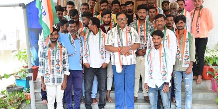 असंख्य कार्यकर्त्यांचे राष्ट्रवादी काँग्रेस पक्षात जाहीर पणे पक्ष प्रवेश