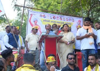 आदिवासी आरक्षण बचाव कृती गडचिरोली द्वारा आयोजित  धनगर जातीच्या समावेशा विरुद्ध अक्रोश मोर्चा