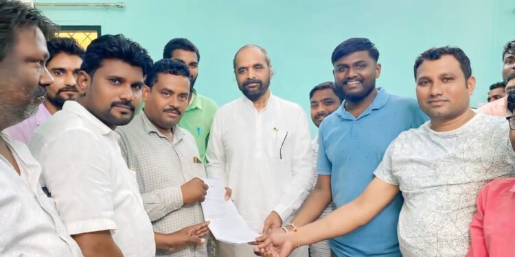 राजुरा विधानसभा भाजप ची उमेदवारी अमर बोडलावार यांना द्या भाजप कार्यकर्त्यांची मागणी.