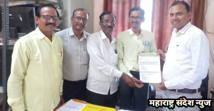 निसर्गसाथी तर्फे हेरॉनरी घरटी गणना अहवाल वन्यजीव सप्ताह मध्ये नगर परिषदचे मुख्यधिकारी यांना सादर.