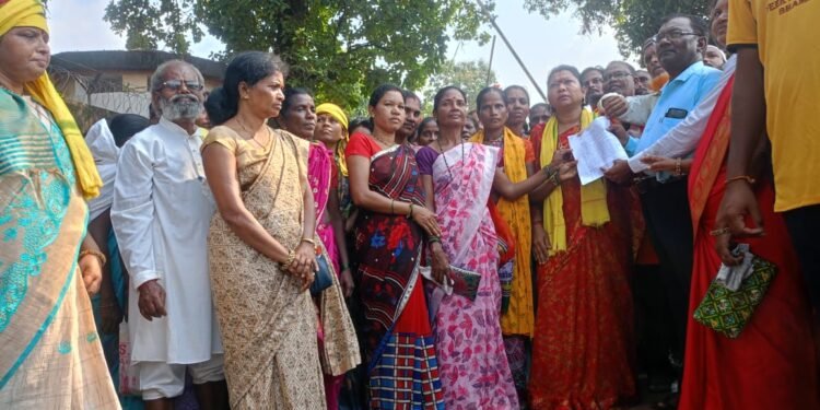 अहेरी विधानसभेचे रणरागणी माजी जिल्हा परिषद अध्यक्षा भाग्यश्रीताई आत्राम, हलगेकर यांचा नेतृत्वात भामरागड येथे भव्य धडक मोर्चा संपन्न