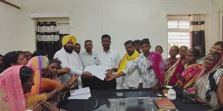 भिवापूर व गंगापूर गट ग्रामपंचायत येथे कर्मचाऱ्या कडून प्रशासकीय यंत्रणेचा काळाबाजार व मनमानी कारभार.