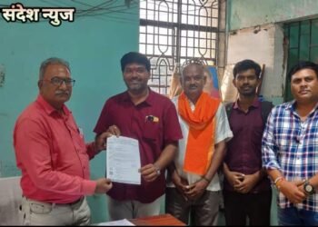 सावनेर एसटी महामंडळाच्या गाड्यांची संख्या व फेऱ्या वाढवा आगार व्यवस्थापकाला निवेदन.