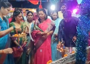 सिरोचा शहरात  भाग्यश्री ताई आत्राम (हलगेकर) यांच्या कडून दांडीया डान्स  कार्यक्रम* *भाग्यश्री ताई तेरा जादु चल गया