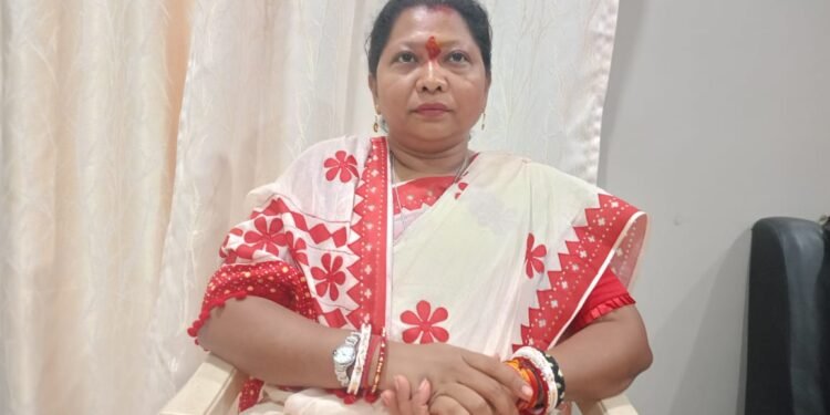 अहेरी विधानसभेची रणरागणी तथा भावी आमदार,माजी जिल्हा परिषद अध्यक्ष भाग्यश्री ताई आत्राम ( हलगेकर ) यांनी अहेरी विधानसभा क्षेत्रातील जनतेला दसरा व धम्मचक्र परिवर्तन दीनाच्या निमित्त हार्दिक शुभेच्छा दिल्या* मधुकर गोंगले, गडचिरोली जिल्हा प्रतिनिधी. मो. नं. 9420751809. अहेरी विधानसभेचे वाघीण, रणरागणी, भावी आमदार, माजी जिल्हा परिषद अध्यक्षा भाग्यश्रीताई आत्राम, हलगेकर तथा सामाजिक कार्यकर्ते युवा नेते ऋतुराज हलगेकर यांनी सर्व जनतेला मनातून,हुदयातून अंतःकरणातून आणि समस्त जनतेला दसरा व धम्मचक्र परिवर्तन दिनाच्या शुभेच्छा देऊन सुख समृद्ध राहण्याकरिता पार्थना केले आहे.