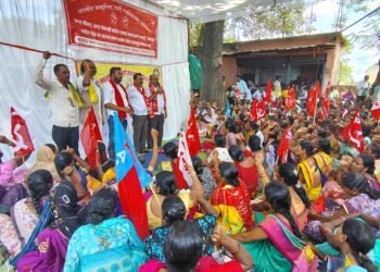 भारतीय कम्युनिष्ठ पार्टी अहेरी विधानसभा कडून एटापल्ली  इथे भव्य धरणे आंदोलन झाले यामध्ये शेकडो नागरिक उपस्थित होते*