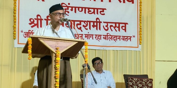 देशाच्या उज्वल भविष्यासाठी कुटुंब, शाळा, मंदीर व संघ मजबूत होणे गरजेचे श्रीश देवपूजारी यांचे प्रतिपादन.