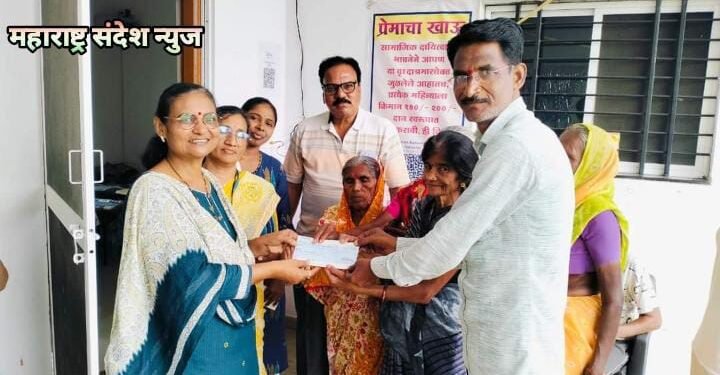 फनिष सामाजिक विकास संस्थेतर्गत चालविण्यात येणाऱ्या रुग्णमित्र फॉउंडेशनला पाच हजाराची आर्थिक मदत.