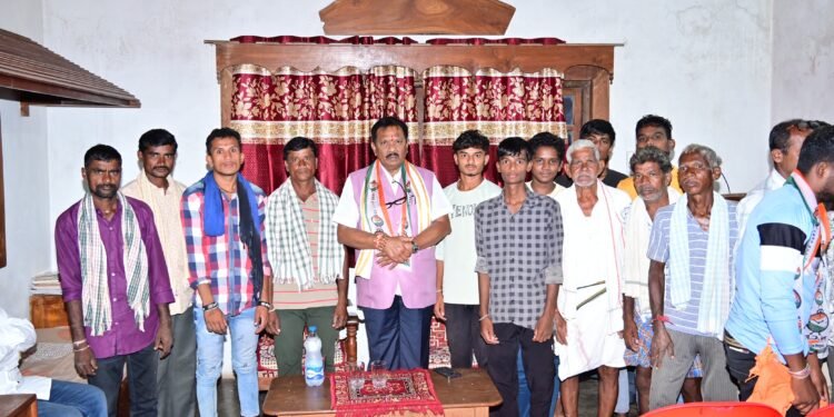 आविसचे वेडमपल्ली येथील कार्यकर्त्यांचे रा.काँ.अजित पवार गटपक्षात प्रवेश*